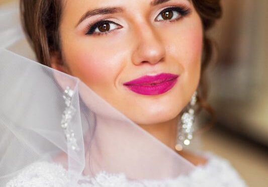 Becoming A Pink Lip Bride: 10 Pink Lipstick Looks We Love